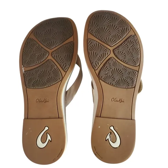 OLUKAI Nohie Gold | Tan Leather Knotted Thong Strappy Flip-Flop Sandals Size 8