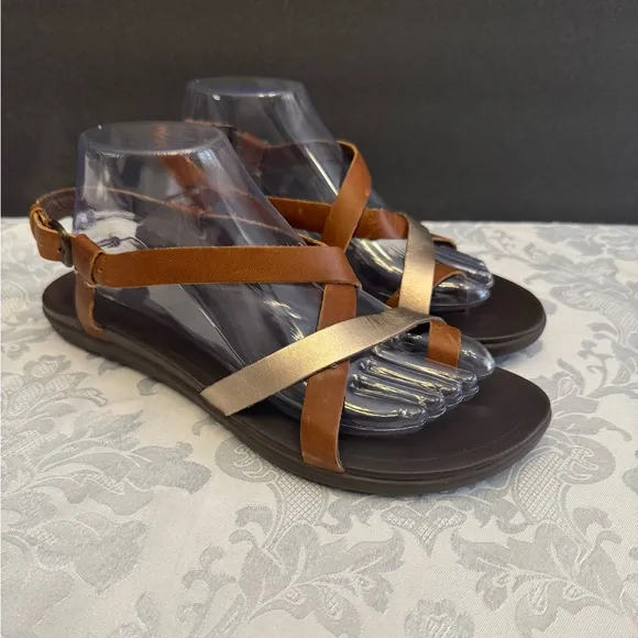 Olukai  Size 10 Upena Beach Sandals Flats Comfort Brown Gold Leather Buckle