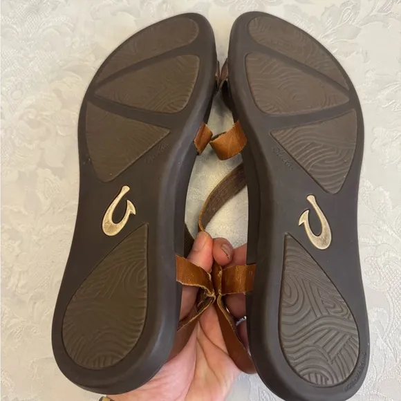 Olukai  Size 10 Upena Beach Sandals Flats Comfort Brown Gold Leather Buckle