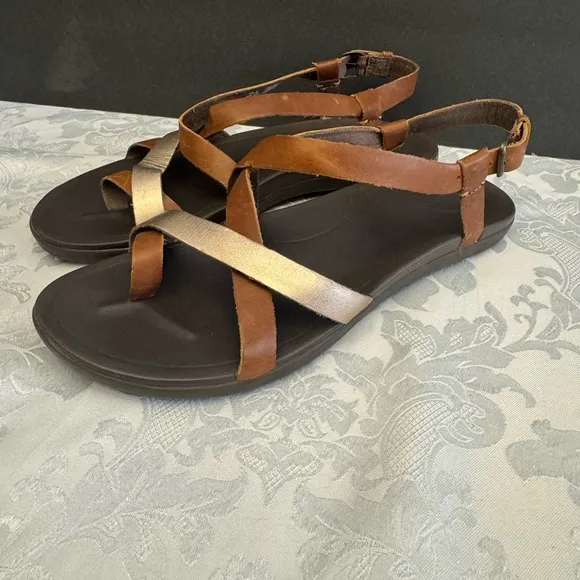 Olukai  Size 10 Upena Beach Sandals Flats Comfort Brown Gold Leather Buckle