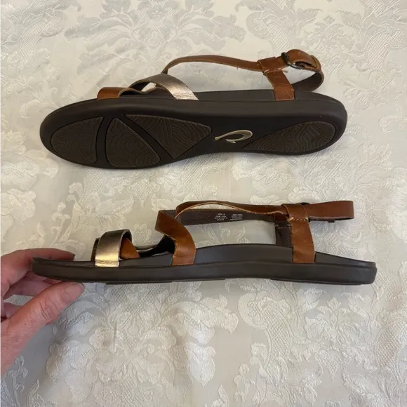 Olukai  Size 10 Upena Beach Sandals Flats Comfort Brown Gold Leather Buckle