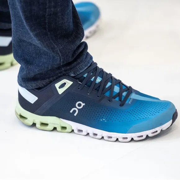 On Running Men’s Cloudflow Sneakers in Ink/Meadow Size US 13