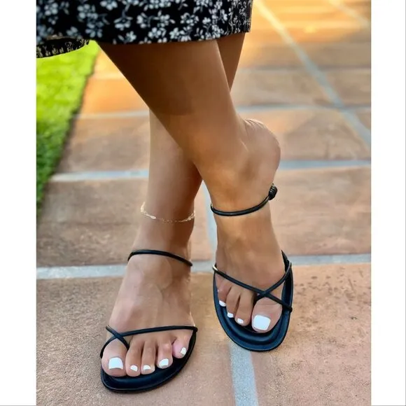 ONCEPT Sydney Kitten Heel Sandals Size 9 Black Toe Loop NEW $300