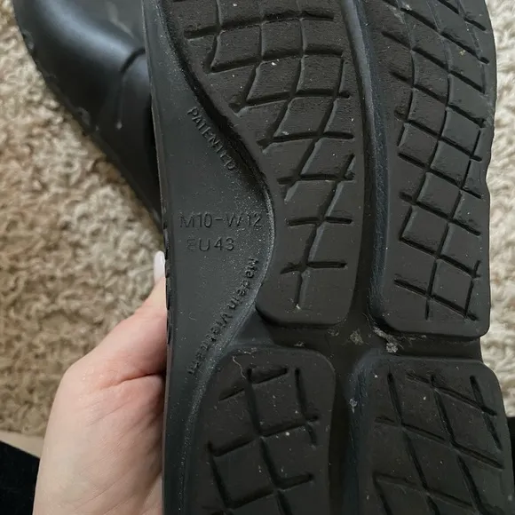OOFOS Black Slip-On Loafers with Streamlined Design