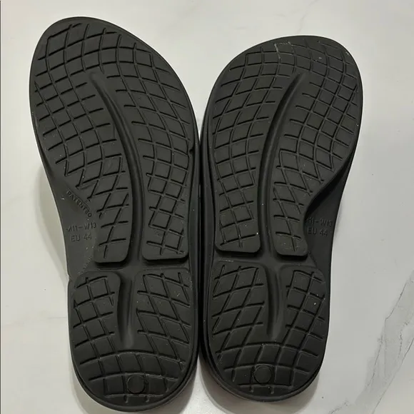 Oofos Men's Black Slide Sandals