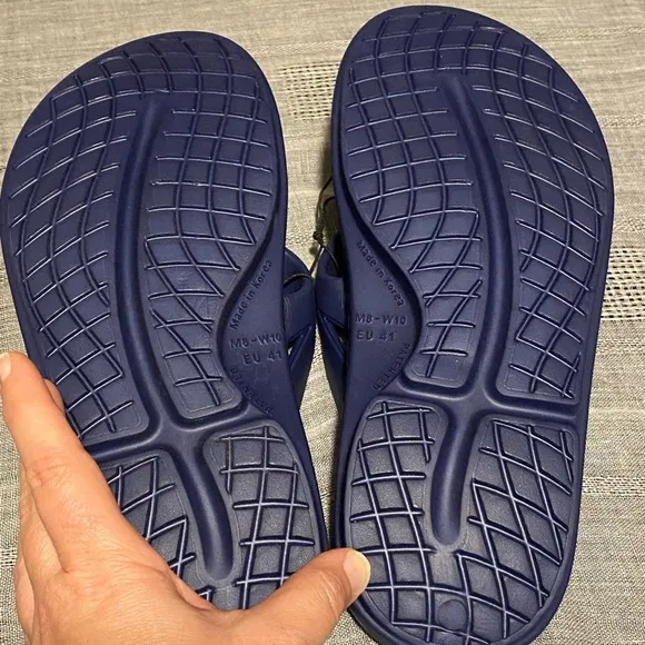 Oofos OOriginal Unisex BlueThong Wedge Comfort Sandal. Multiple sizes
