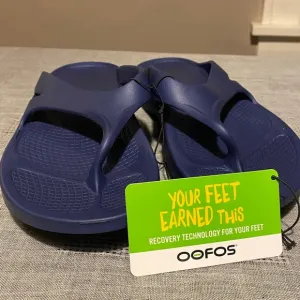 Oofos OOriginal Unisex BlueThong Wedge Comfort Sandal. Multiple sizes