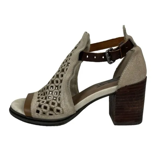 OTBT Metaphor Stone Block Heel Leather Sandals Heels 6