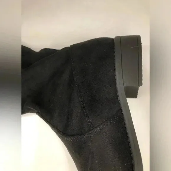 Over the knee stretch boots