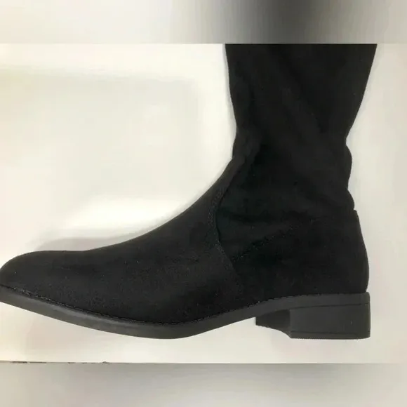 Over the knee stretch boots