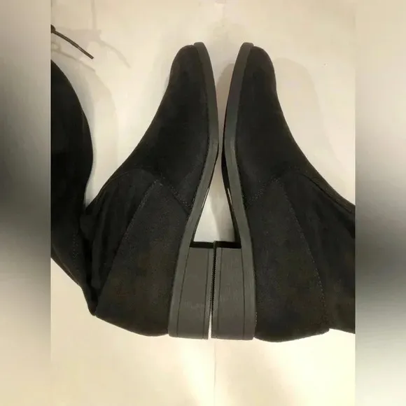 Over the knee stretch boots