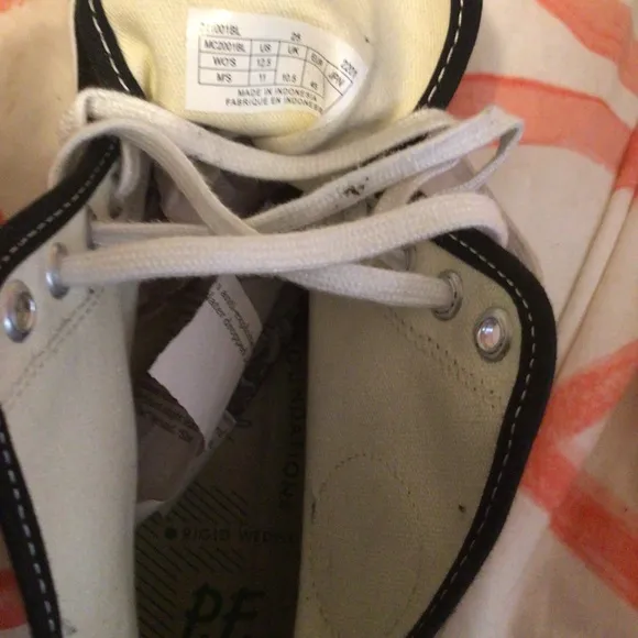 P.FFLYERS HIGH TOP  CHUCK STYLE SNEAKERS UNISEX M11 W 12.5