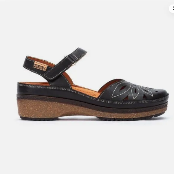 Pikolinos Women's Granada W0W Mary Jane Black