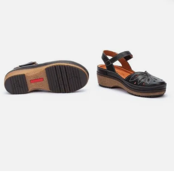 Pikolinos Women's Granada W0W Mary Jane Black