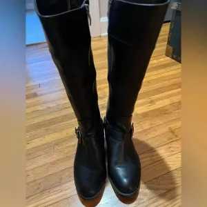 Pre-loved Vince Camuto Leather Riding Boot