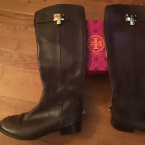 Pristine Tory Burch Bak-Zip LOGO Leathr Knee Boots