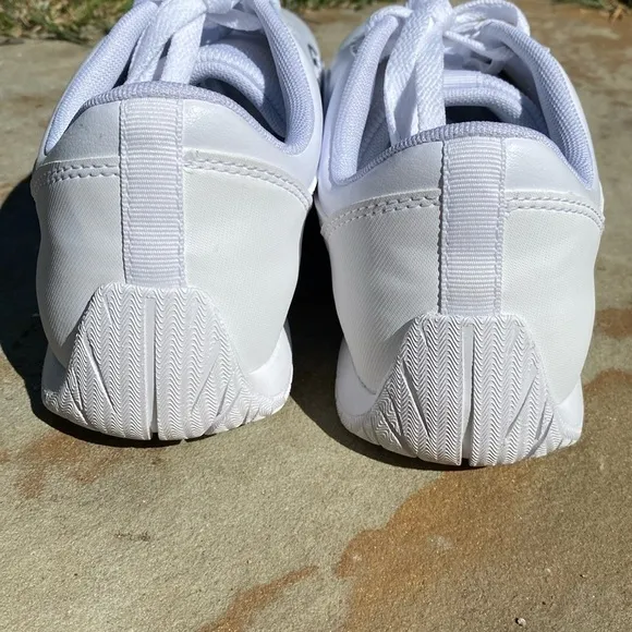 Puma neo cat unlicensed softfoam  all white sneakers 8.5 new condition