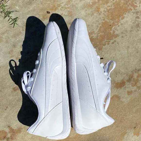 Puma neo cat unlicensed softfoam  all white sneakers 8.5 new condition