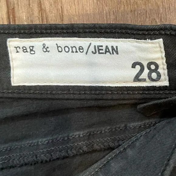Rag &amp; Bone legging in PFD Green.  Like new condition! Size 28