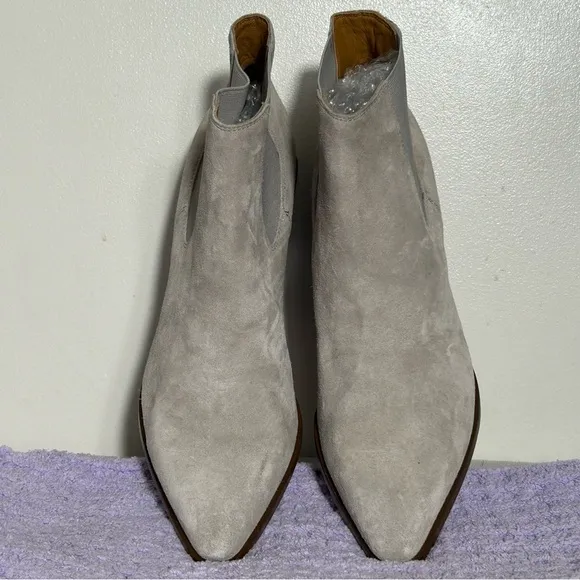 Rag &amp; Bone NWOT Light Grey Calfskin Suede Razor Booties- Size 40
