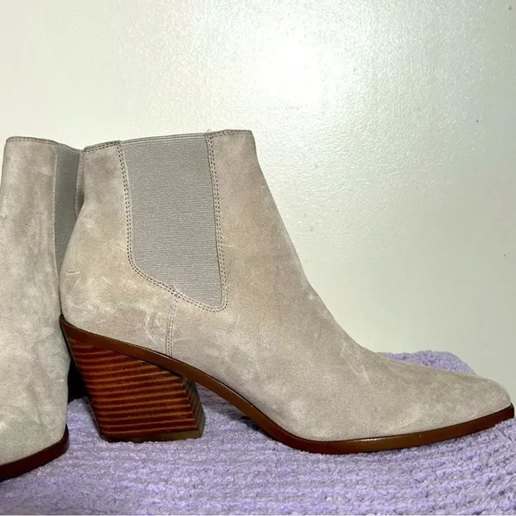 Rag &amp; Bone NWOT Light Grey Calfskin Suede Razor Booties- Size 40