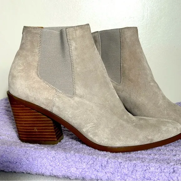 Rag &amp; Bone NWOT Light Grey Calfskin Suede Razor Booties- Size 40