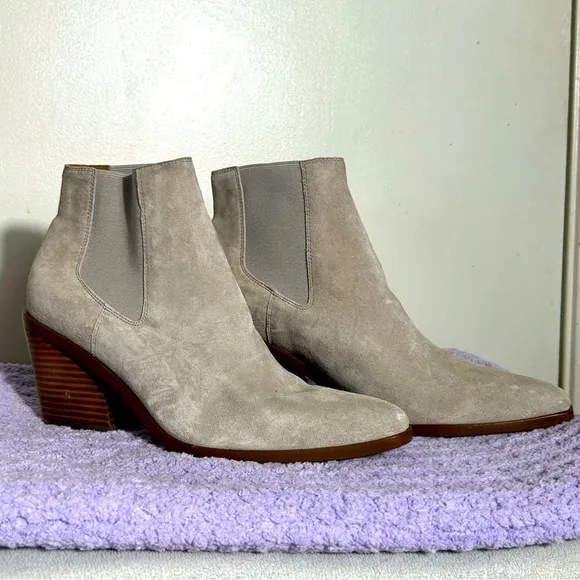 Rag &amp; Bone NWOT Light Grey Calfskin Suede Razor Booties- Size 40