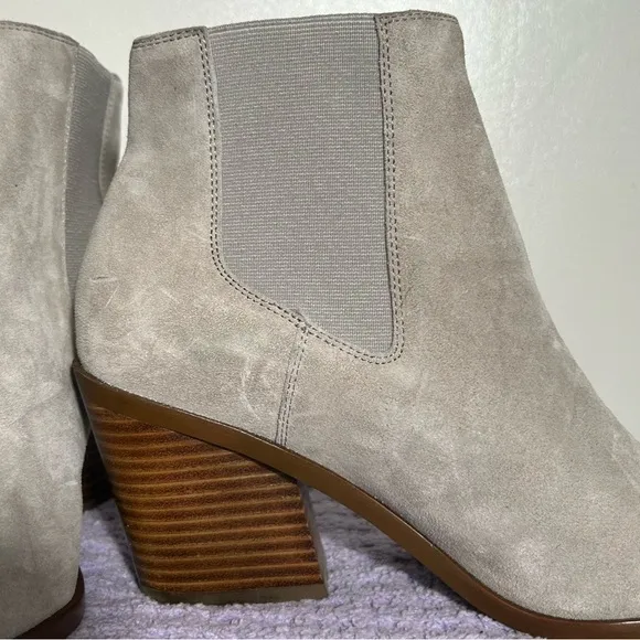 Rag &amp; Bone NWOT Light Grey Calfskin Suede Razor Booties- Size 40