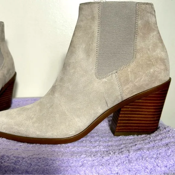 Rag &amp; Bone NWOT Light Grey Calfskin Suede Razor Booties- Size 40