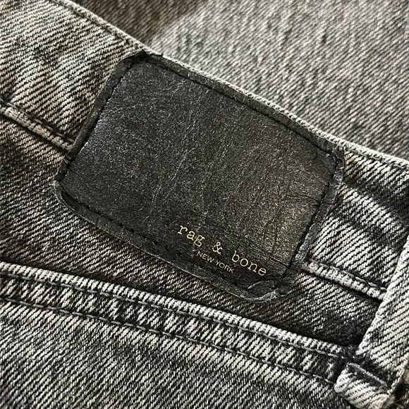 RAG &amp; BONE | Wren High-Rise Straight Cropped Jeans in Harley: black/grey wash