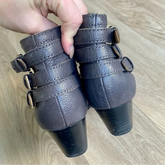 ranco Sarto Geila Gray Leather Ankle Boots | Triple Buckle Detail | Low Heel