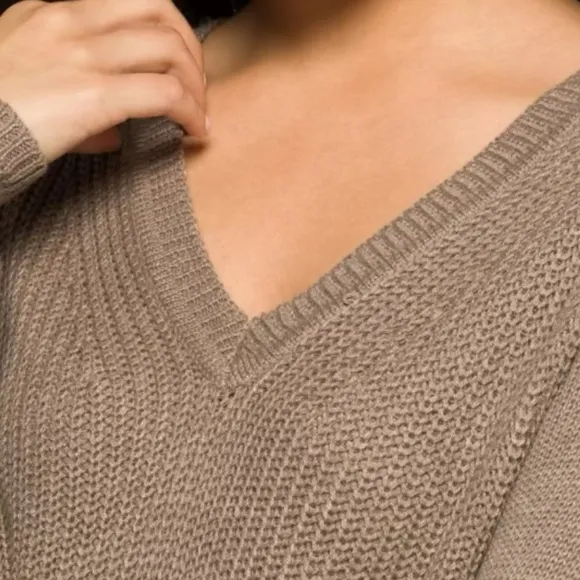 RD Style - Josslyn V Neck Sweater (from stitch fix).  Size XL