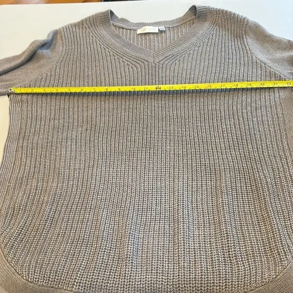 RD Style - Josslyn V Neck Sweater (from stitch fix).  Size XL