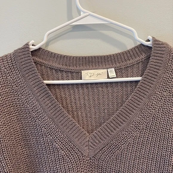 RD Style - Josslyn V Neck Sweater (from stitch fix).  Size XL