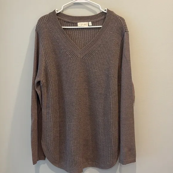 RD Style - Josslyn V Neck Sweater (from stitch fix).  Size XL
