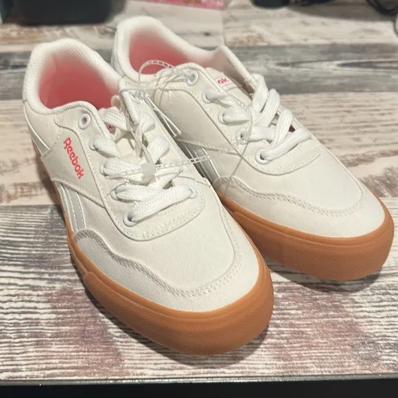Reebok Classic Club C WM’s SZ 7.5 cream and red canvas material