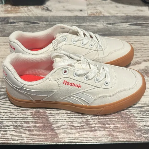 Reebok Classic Club C WM’s SZ 7.5 cream and red canvas material