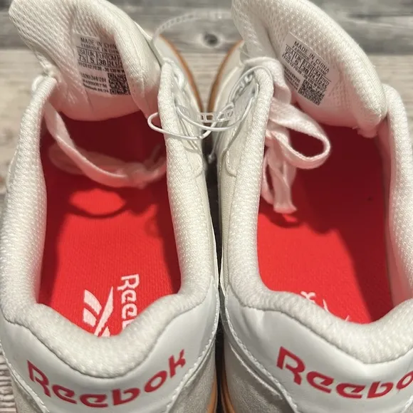 Reebok Classic Club C WM’s SZ 7.5 cream and red canvas material