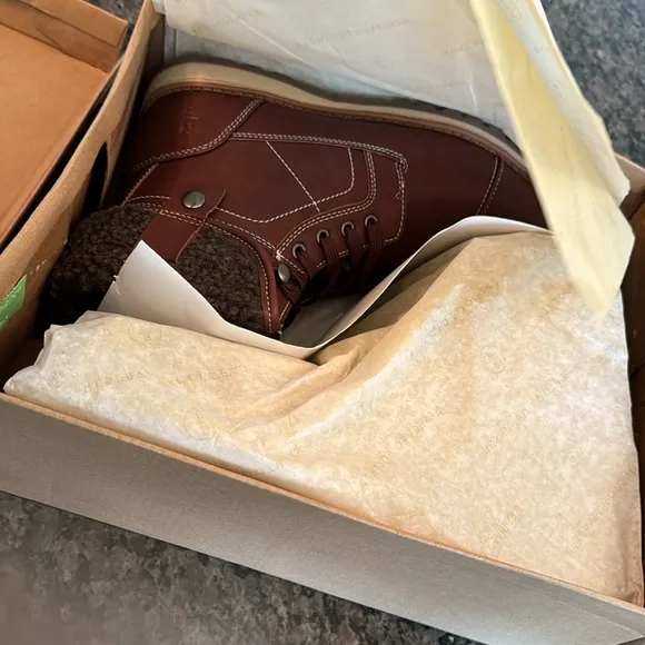 Reserved Footwear desert boots NIB 9.5