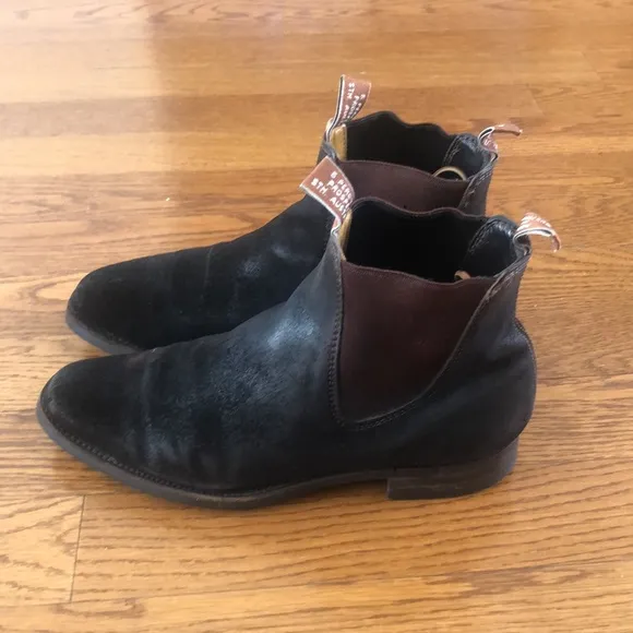 R.M. Williams Elegant Brown Chelsea Boots with Suede Fit