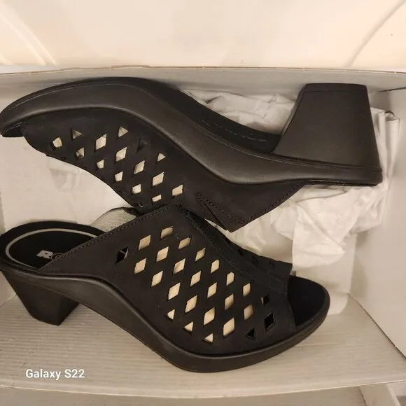Romika &quot;Mokassetta 335&quot; Perforated Sandals. NIB. Size 37/US 6-6.5