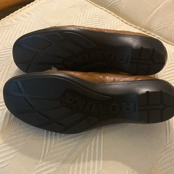 Romika Cassie 24 Slip-On Leather Loafers in Brown NWOT