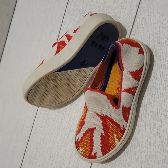 Rothys 10 flames flats loafers kids sneakers
