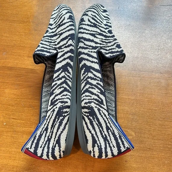 Rothy’s navy/ ivory zebra retired women’s loafers 7.5 slip on shoes retired