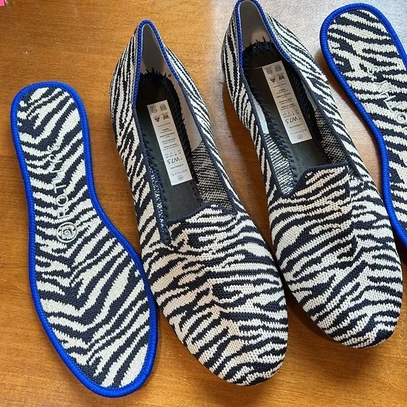 Rothy’s navy/ ivory zebra retired women’s loafers 7.5 slip on shoes retired