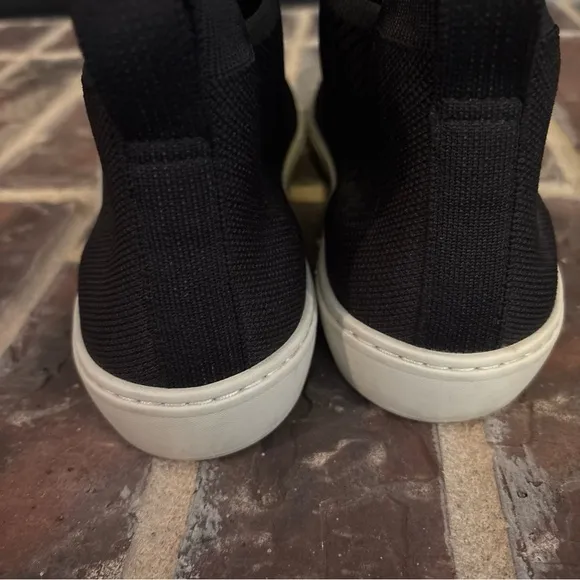 Rothys The Chelsea Sneaker Boot Womens 8.5 Black Knit Slip On Mid Top Stretch