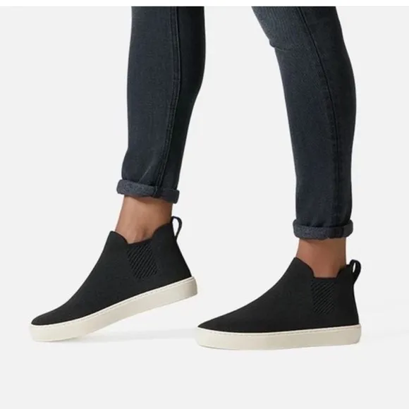 Rothys The Chelsea Sneaker Boot Womens 8.5 Black Knit Slip On Mid Top Stretch