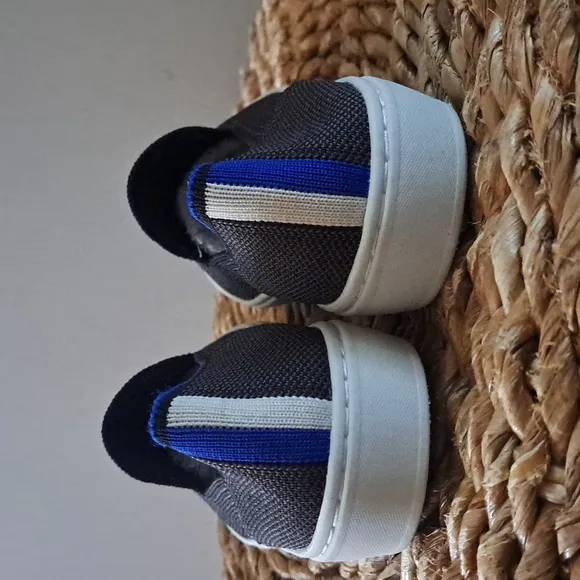 Rothy’s Youth Unisex Slip On Sneaker Loafers Dark Grey Knit Upper/White Soles K2