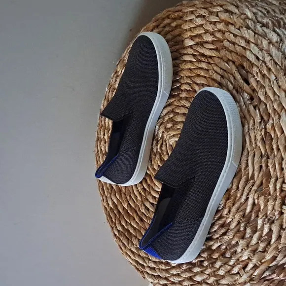 Rothy’s Youth Unisex Slip On Sneaker Loafers Dark Grey Knit Upper/White Soles K2