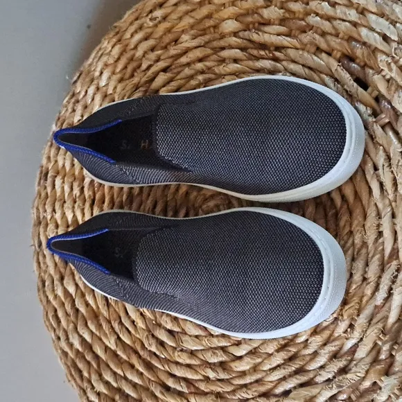 Rothy’s Youth Unisex Slip On Sneaker Loafers Dark Grey Knit Upper/White Soles K2